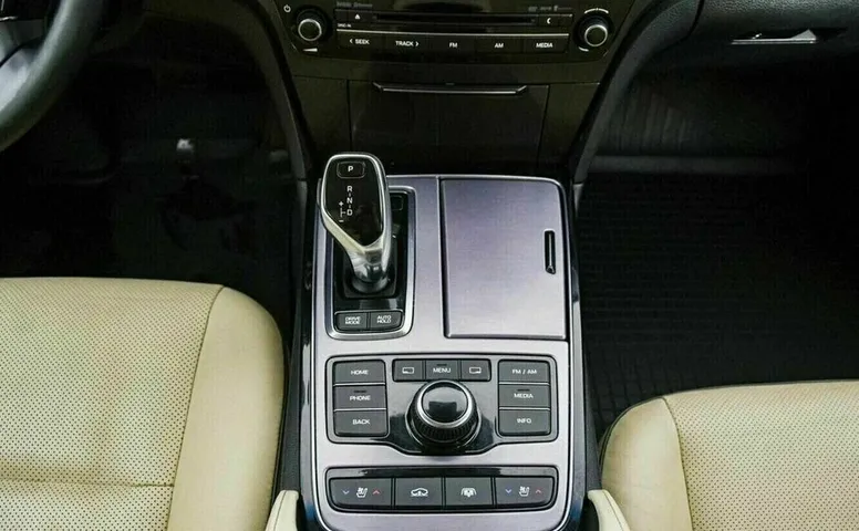 Hyundai equus
