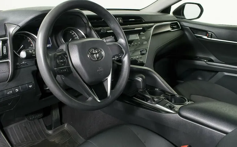 Toyota Camry VIII (XV70)