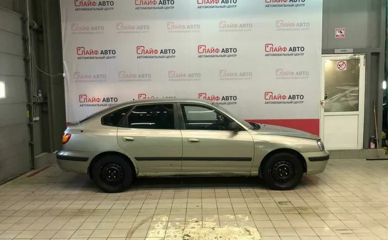 Hyundai ELANTRA 1.6 MT (107 л.с.)