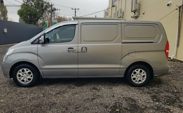 Hyundai Grand Starex I
