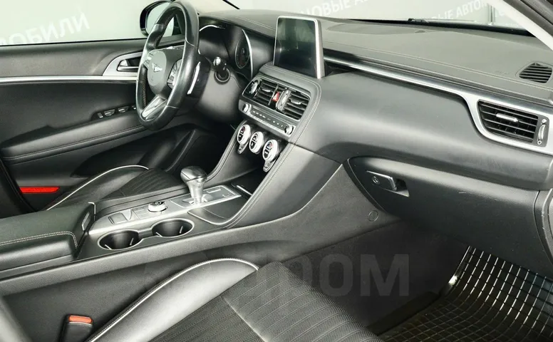 Genesis G70, 1 поколение