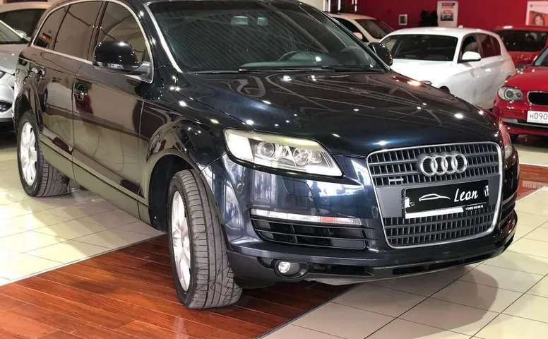 Audi Q7 I